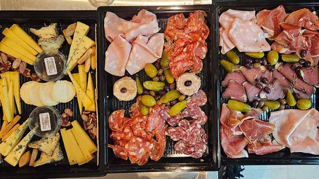 Lækre anretninger med charcuteri og oste fra Gastronomer i Frederiksberg Centret.